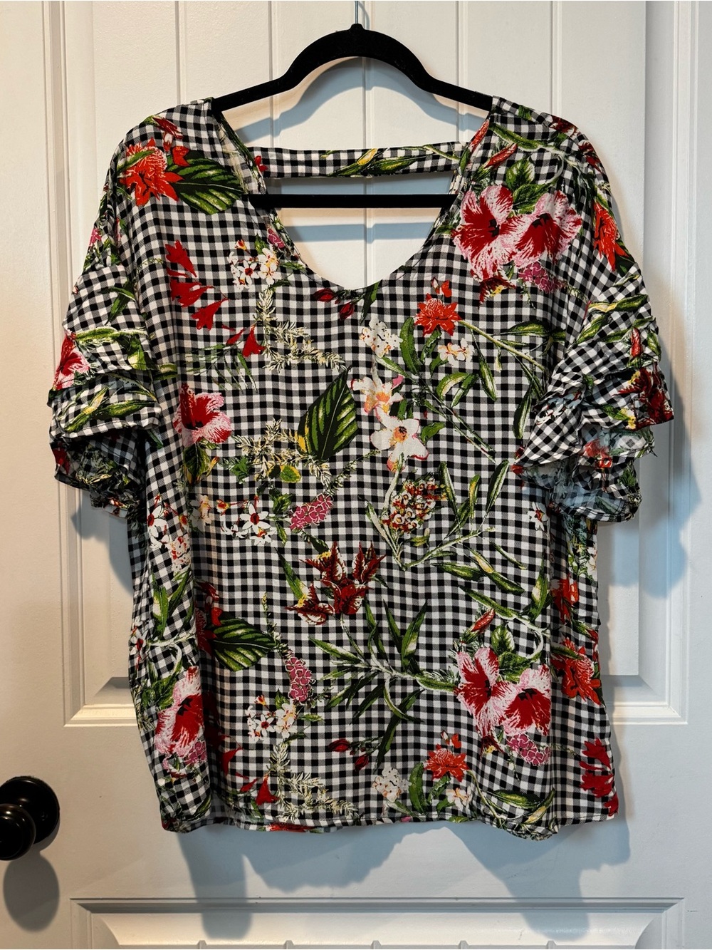 Signature Studio Black & White Gingham Floral Short Sleeve Blouse